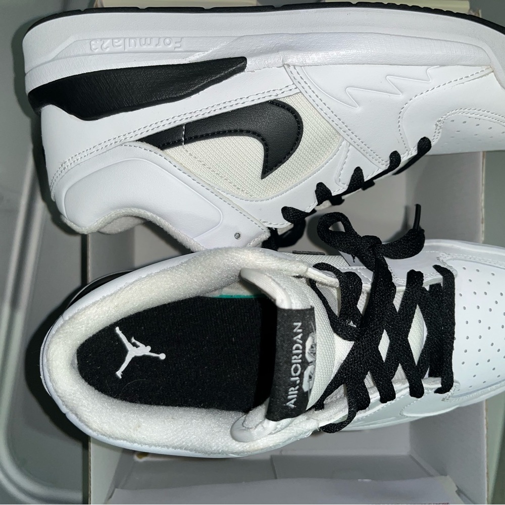 Nike/Jordan sneakers Size 8 WOMENS